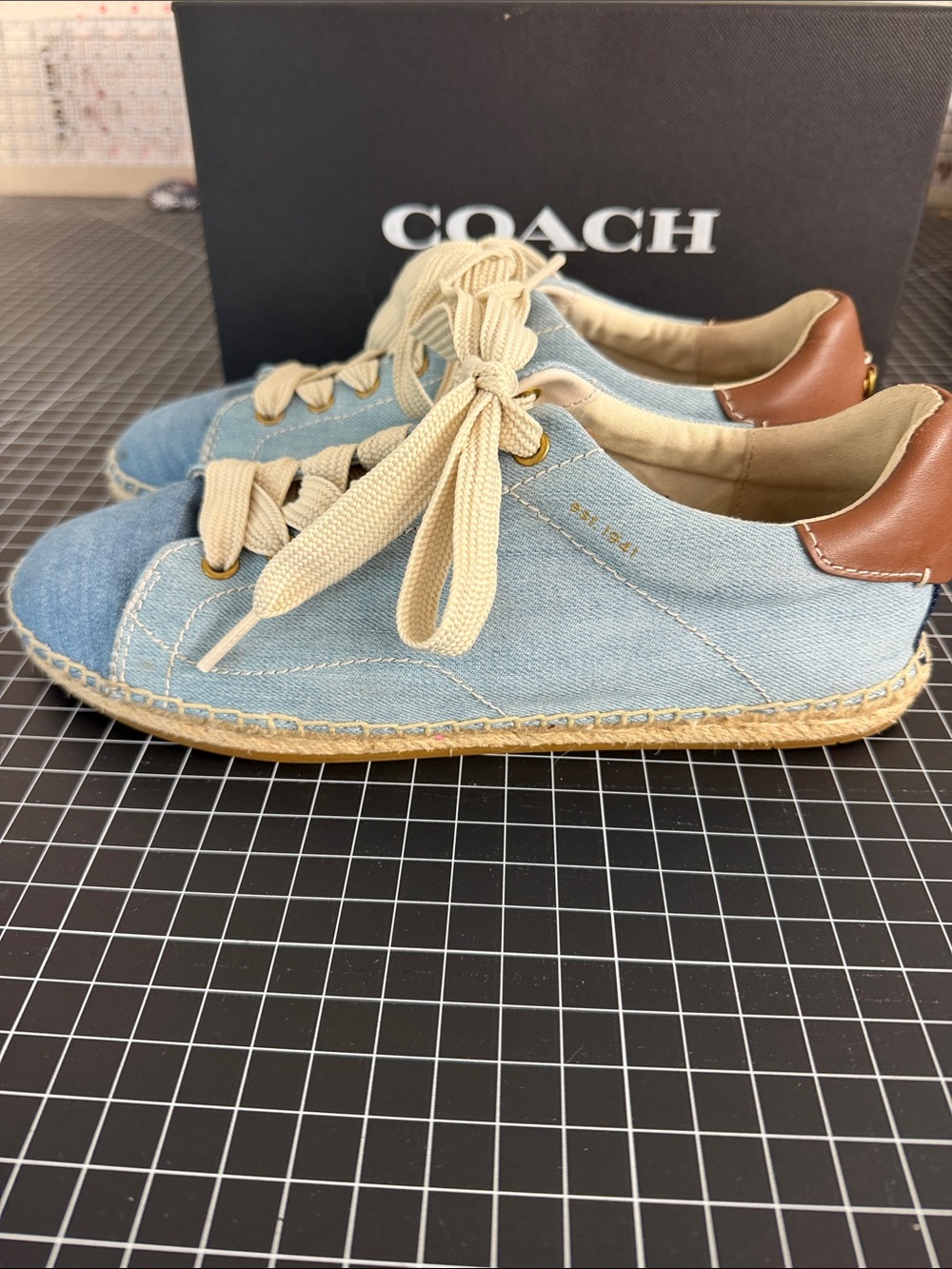 Great Condition Women Coach Sneakers Size 9. - Picture 3 of 11